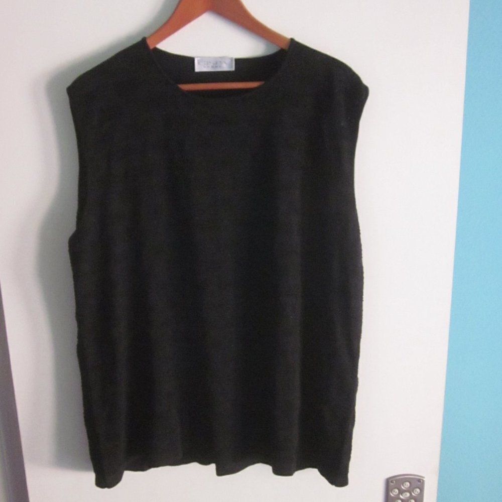 Womans Size 2X  Italian Knit  48" Bust Black Textured Sleeveless Sweater Top